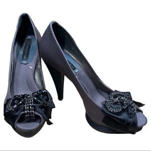 BCBG women's shoes size 6.5 Slate Grey platform heels with bow Peep Toe